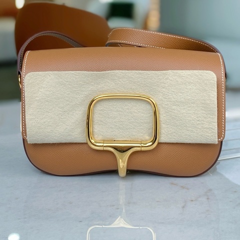 99新 HERMES 愛馬仕新款della elan斜挎包，金棕金扣，K刻Epsom牛皮