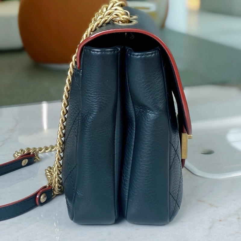 CHANEL 香奈兒 孟買系列黑金荔枝紋牛皮郵差包,-3