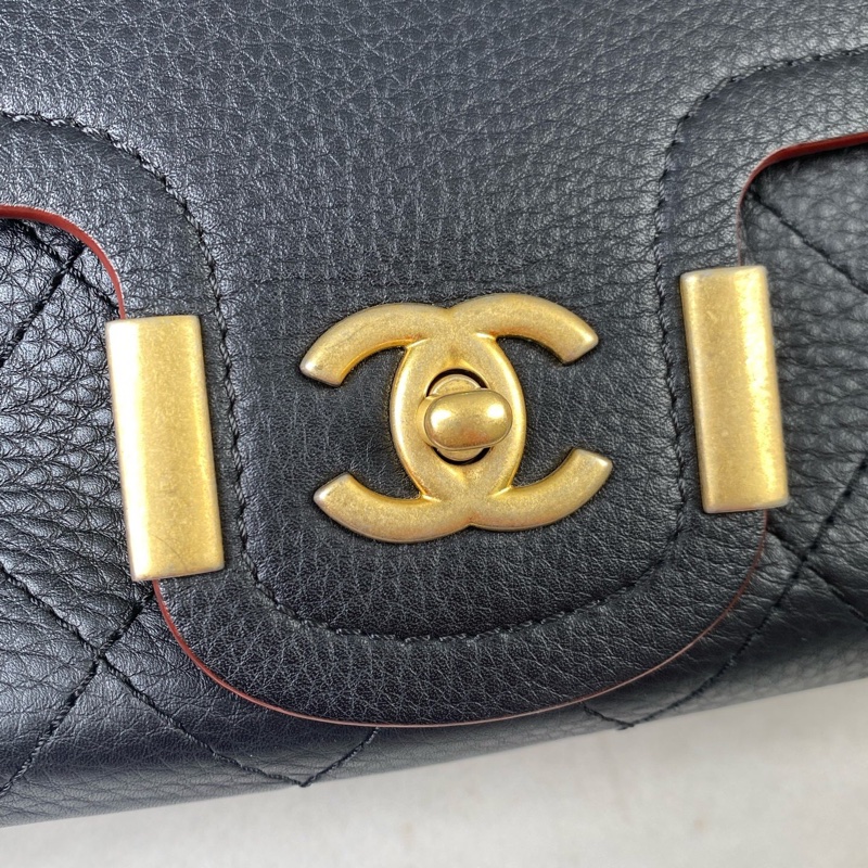 CHANEL 香奈兒 孟買系列黑金荔枝紋牛皮郵差包,-6