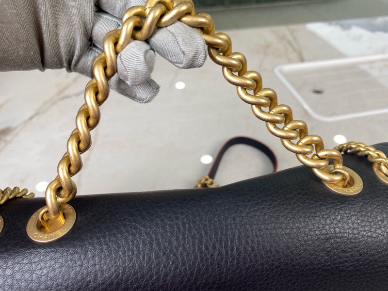 CHANEL 香奈兒 孟買系列黑金荔枝紋牛皮郵差包,-18