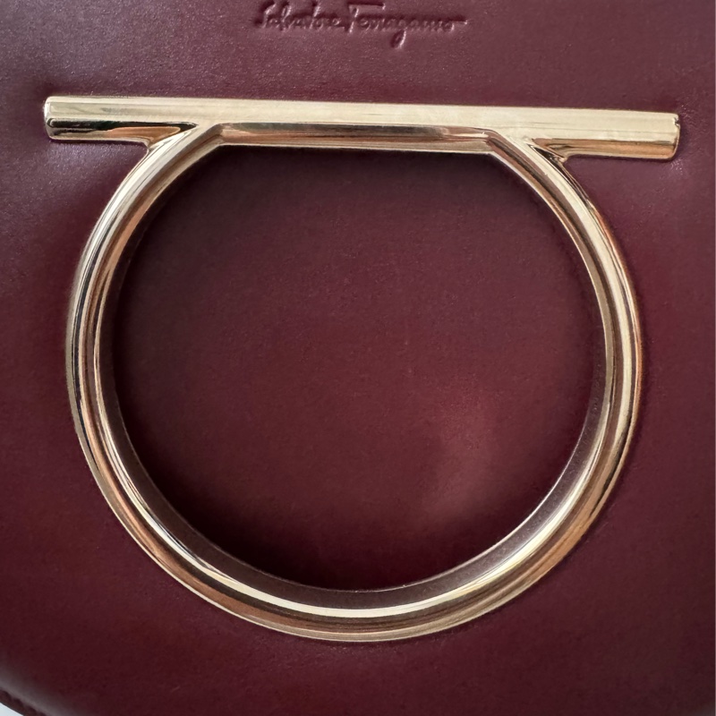 Salvatore Ferragamo 肩背包 Gancini系列-11