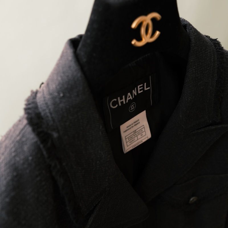 Chanel 2006春季款 黑色流蘇不規則雙C金屬鈕扣外套 EU38-5