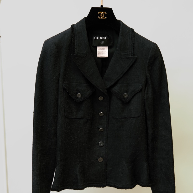 Chanel 2006春季款 黑色流蘇不規則雙C金屬鈕扣外套 EU38-10
