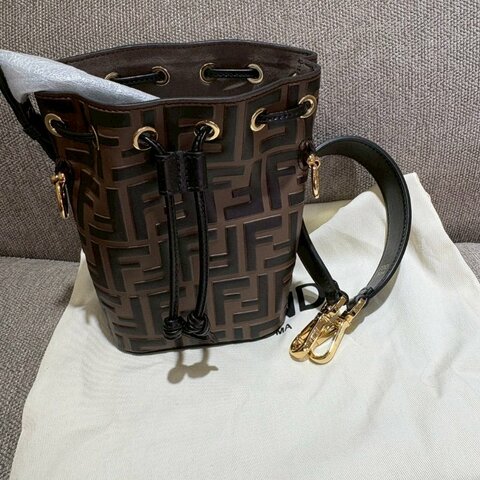FENDI 迷你水桶包
