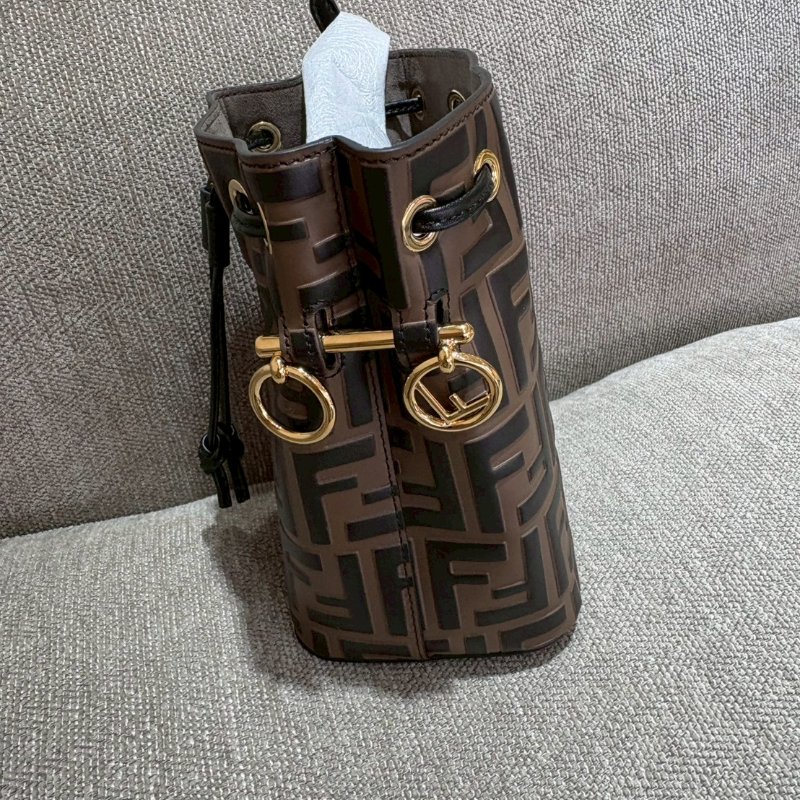 FENDI 迷你水桶包-3