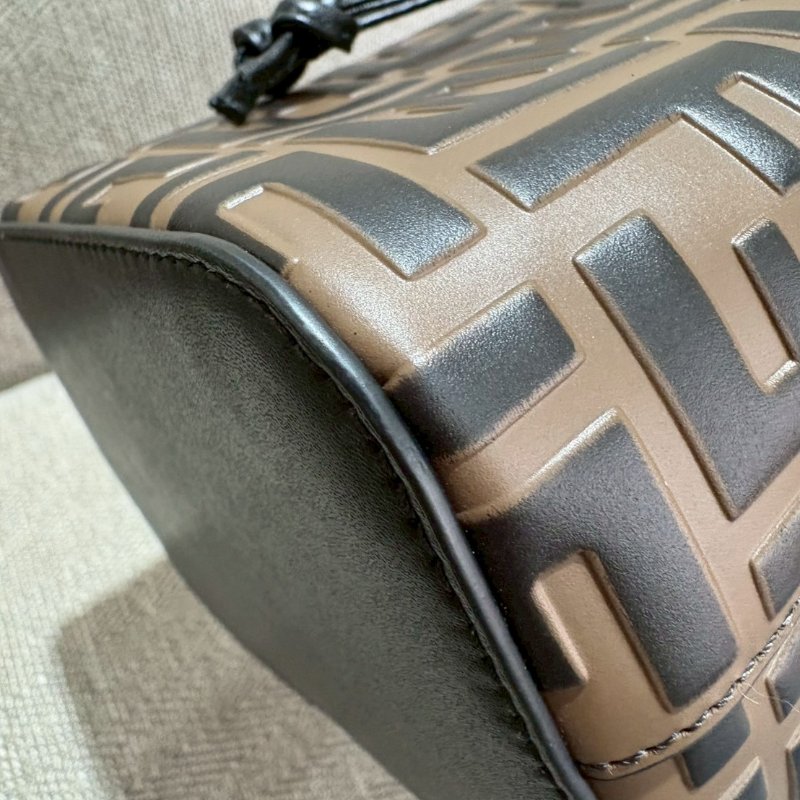 FENDI 迷你水桶包-8