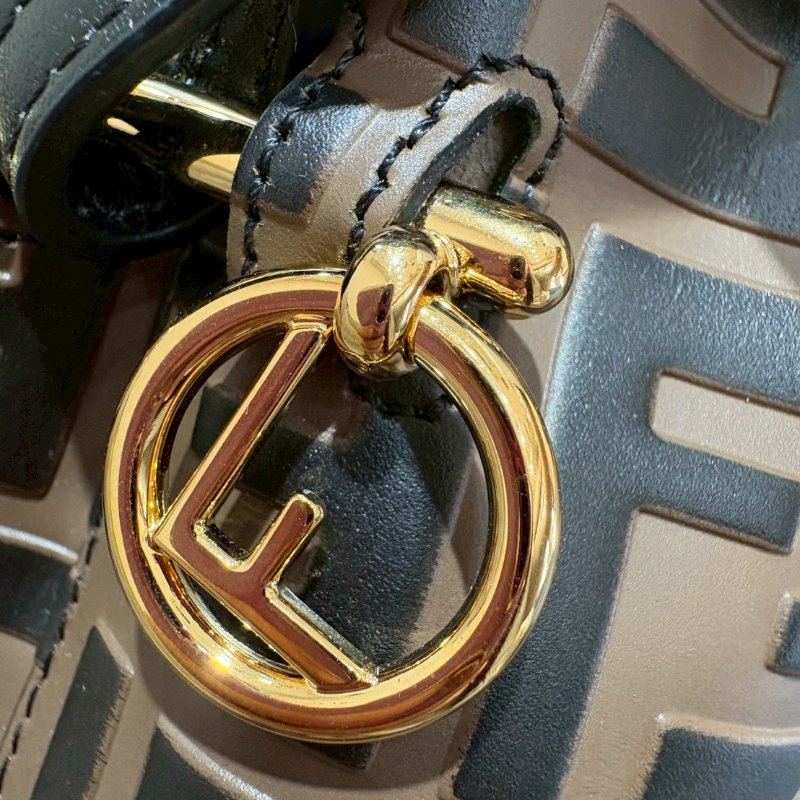 FENDI 迷你水桶包-12