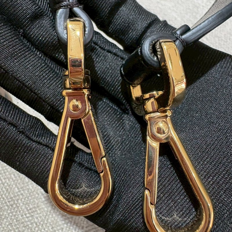 FENDI 迷你水桶包-16