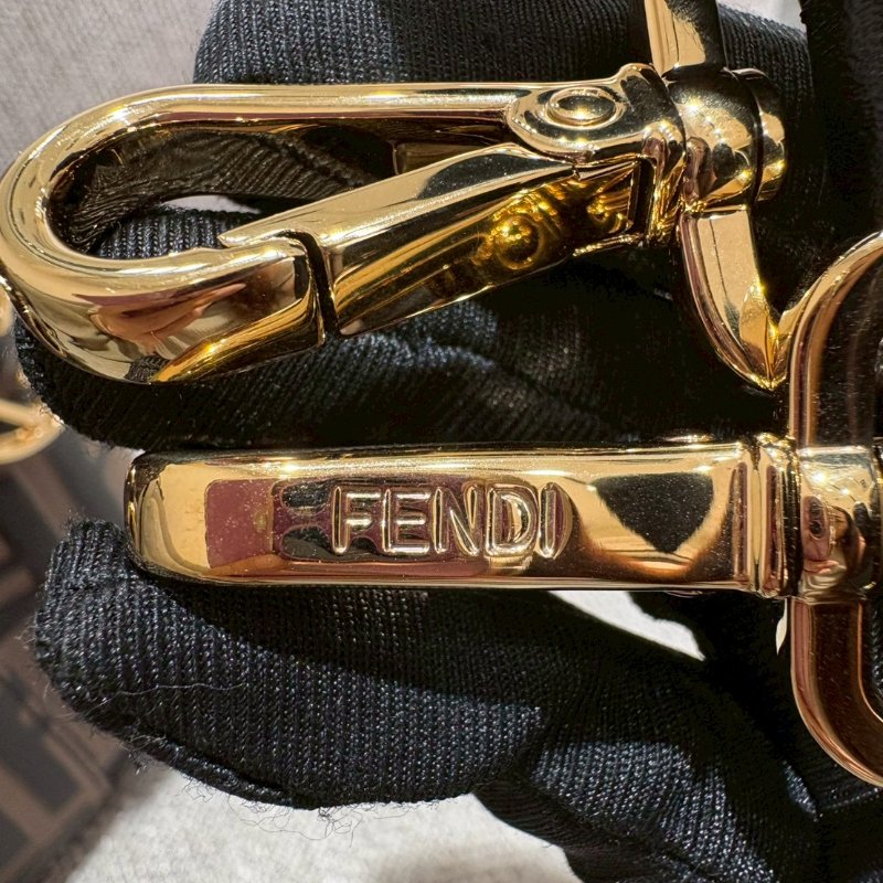 FENDI 迷你水桶包-17