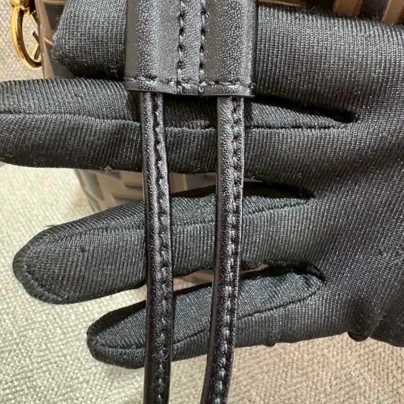 FENDI 迷你水桶包-18