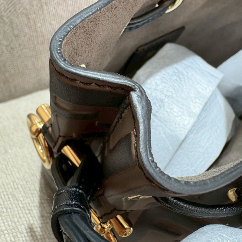 FENDI 迷你水桶包-21