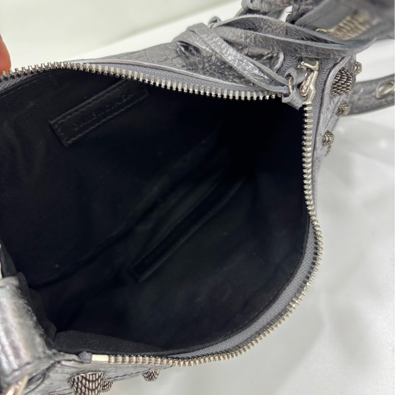 Balenciaga巴黎世家 Le Cagole 金屬光澤做舊銀色 ,月牙餃子機車包 愛心鏡子包 99新-8