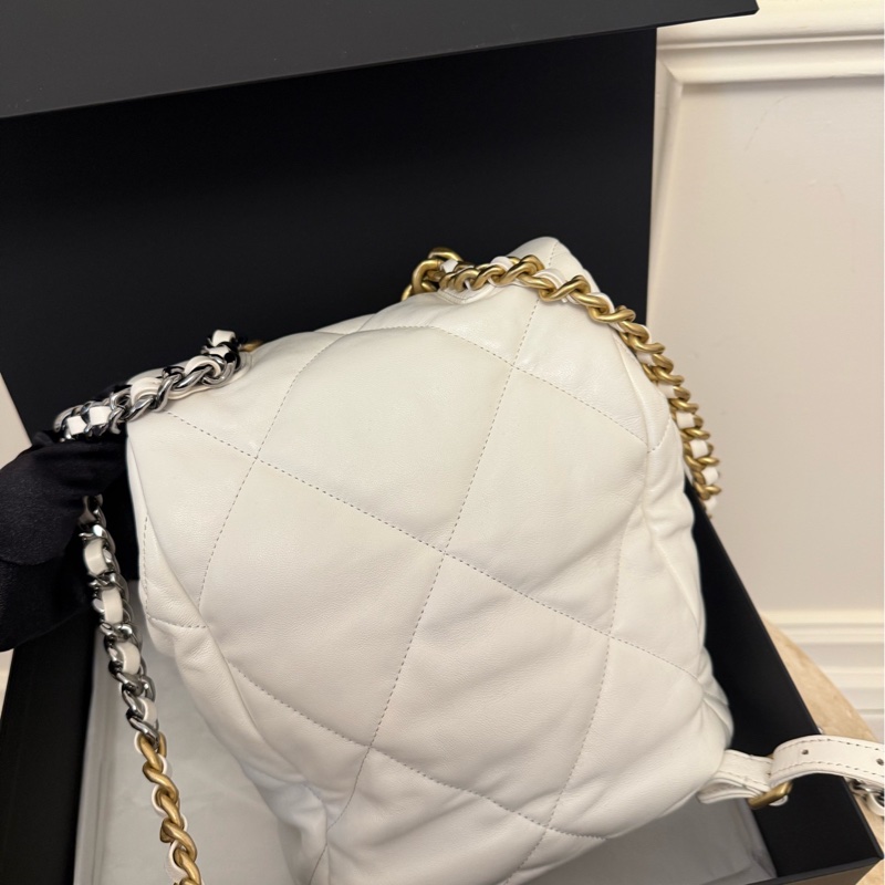 Chanel香奈兒 24C 19bag雙肩包 白色小羊皮,芯片款,金扣 肩帶可調節-3