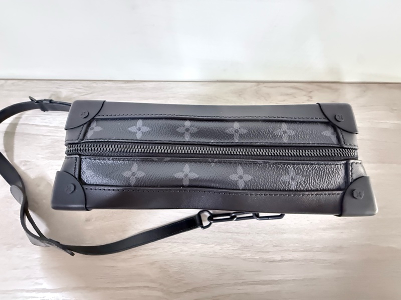 LV Louis Vuitton Soft Trunk Eclipse 黑灰老花斜背包✨👍-8