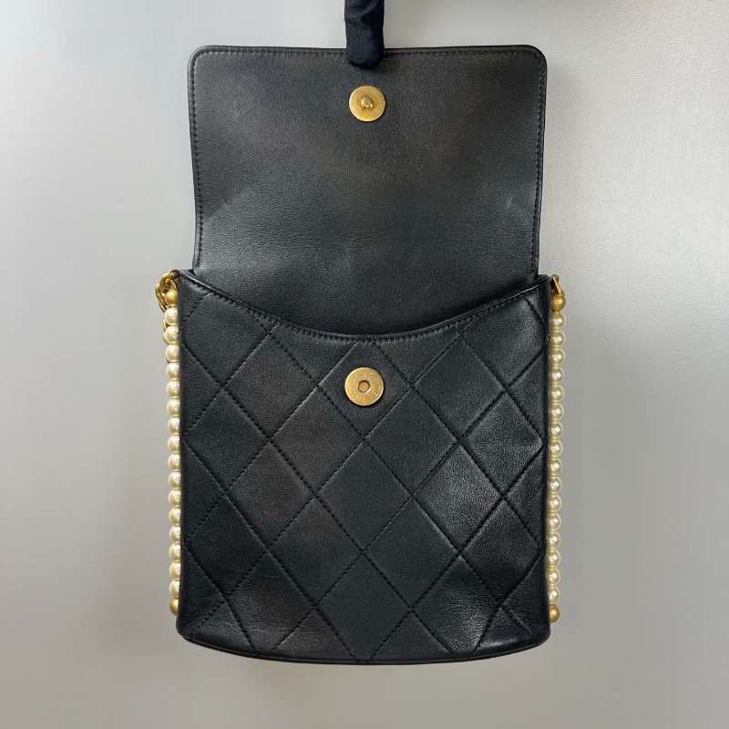 CHANEL 珍珠季節款肩背包羊皮黑-4