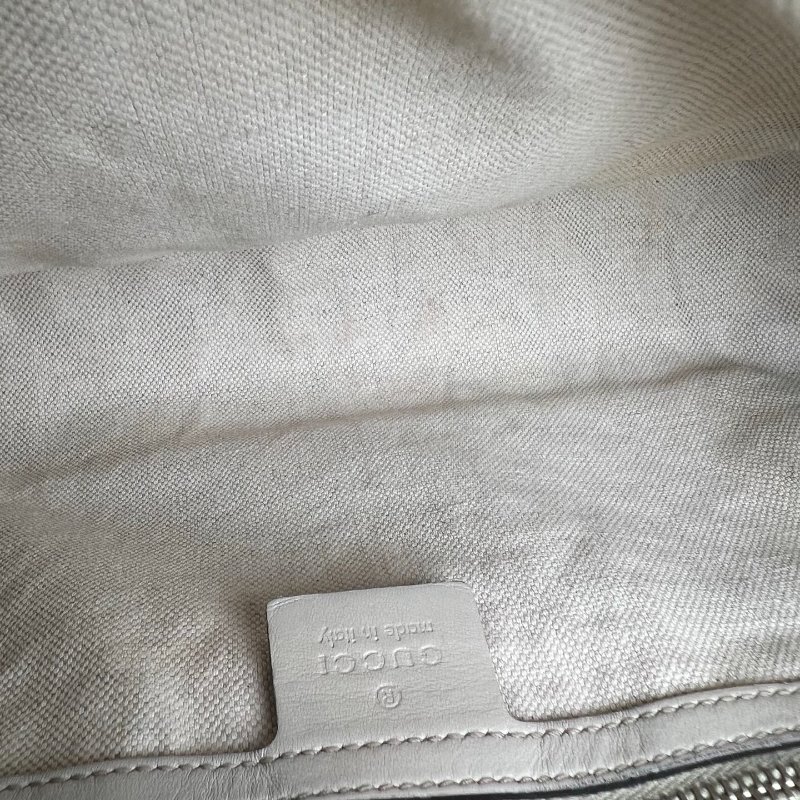 GUCCI 257063 灰色牛皮壓紋肩背包-5
