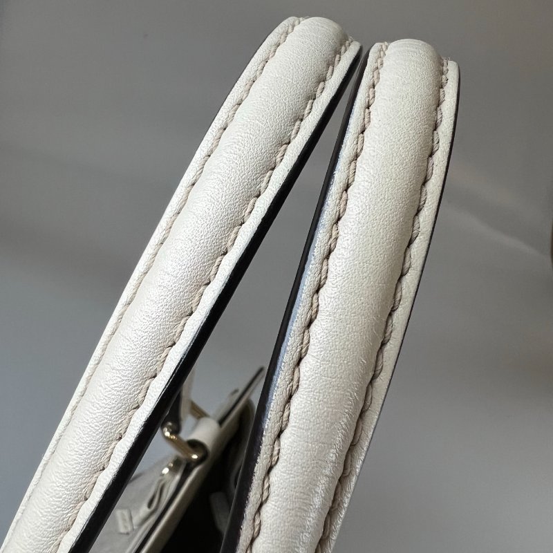 GUCCI 257063 灰色牛皮壓紋肩背包-10