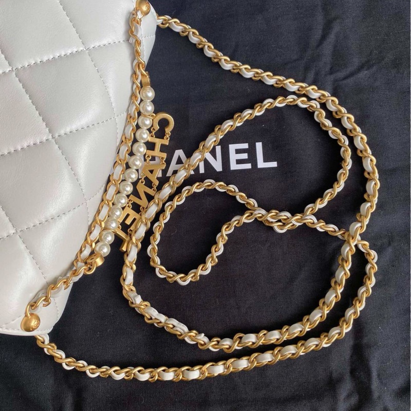 Chanel香奈兒白色珍珠水鑽字母金鍊方胖子包 字母logo鏈條的設計高級感滿滿 搭配珍珠鏈條設計仙氣十足 芯片款-6