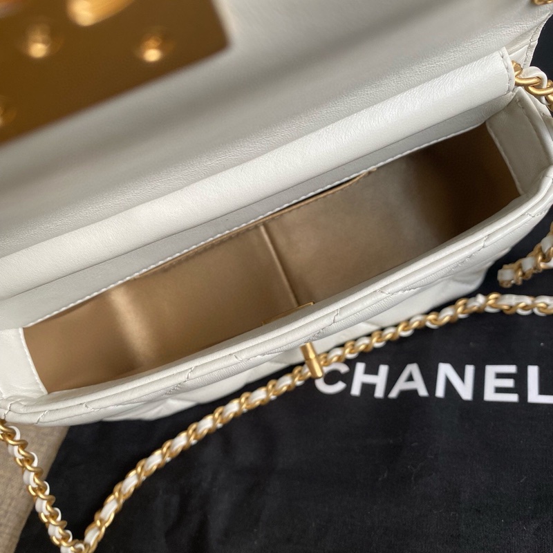 Chanel香奈兒白色珍珠水鑽字母金鍊方胖子包 字母logo鏈條的設計高級感滿滿 搭配珍珠鏈條設計仙氣十足 芯片款-7