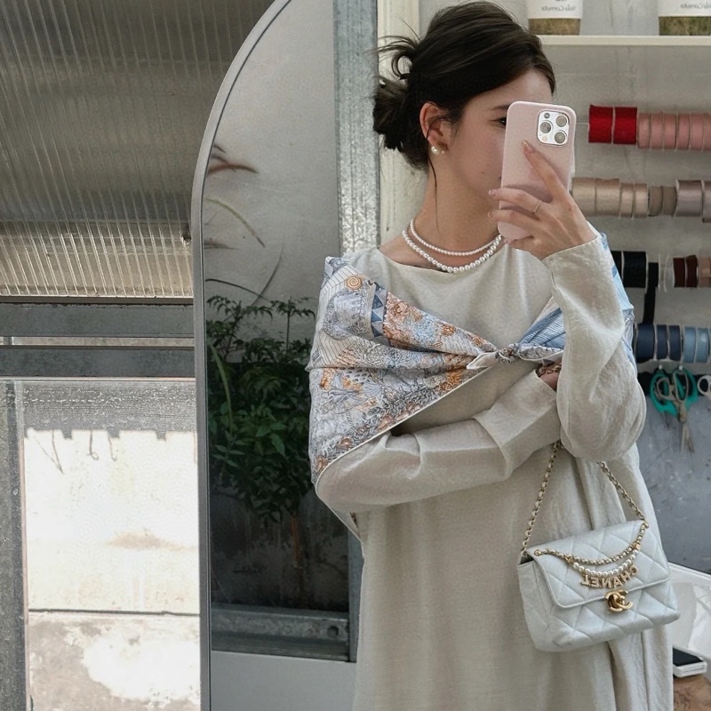 Chanel香奈兒白色珍珠水鑽字母金鍊方胖子包 字母logo鏈條的設計高級感滿滿 搭配珍珠鏈條設計仙氣十足 芯片款-8