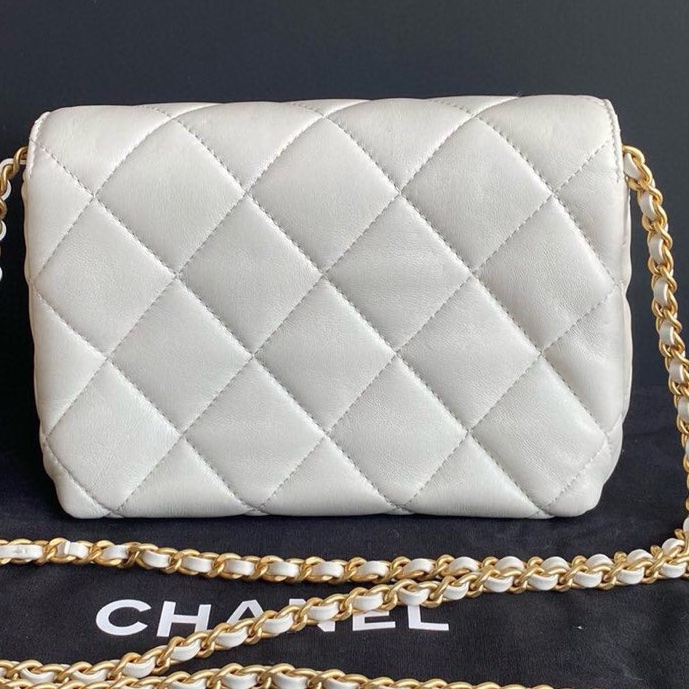 Chanel香奈兒白色珍珠水鑽字母金鍊方胖子包 字母logo鏈條的設計高級感滿滿 搭配珍珠鏈條設計仙氣十足 芯片款-9