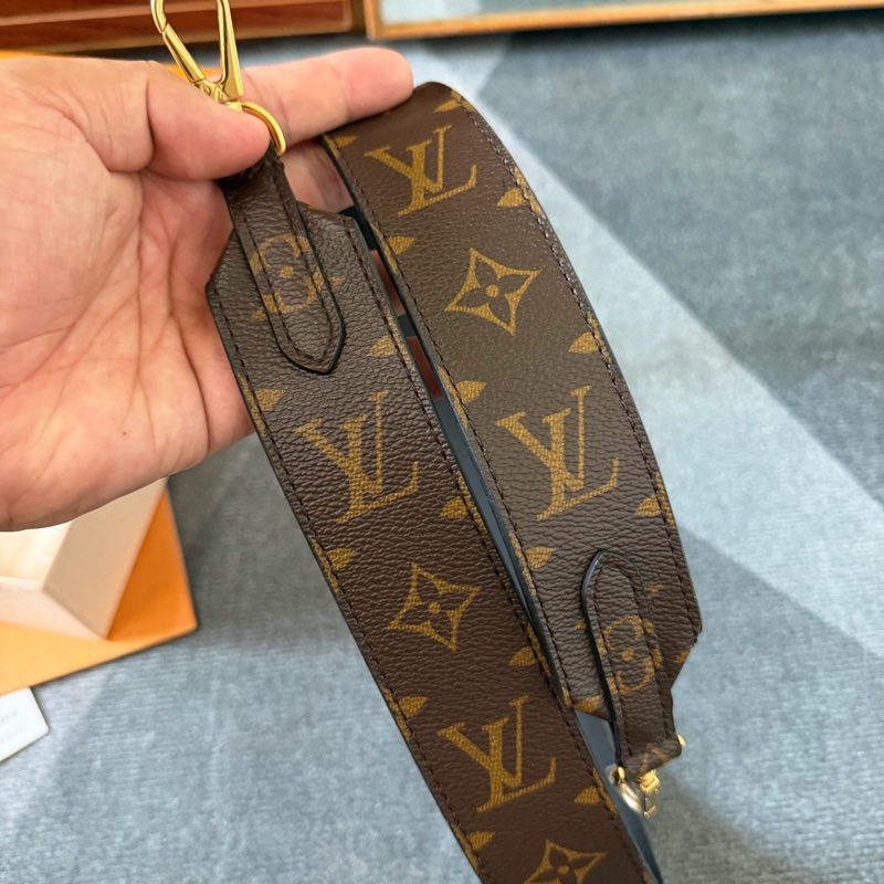 Lv老花黑色肩帶 (J02288)-5
