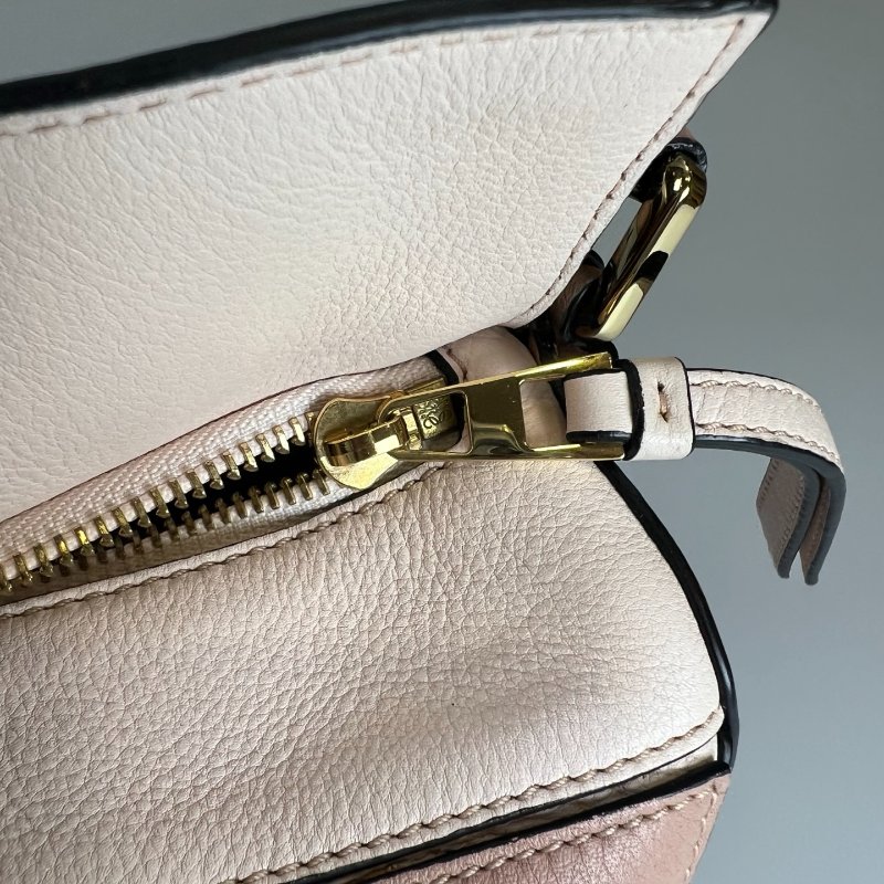 LOEWE 粉色PUZZLE 包小號-7