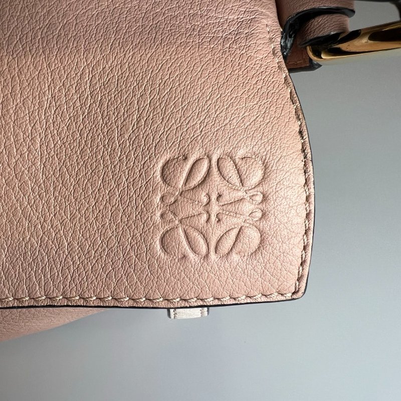 LOEWE 粉色PUZZLE 包小號-10