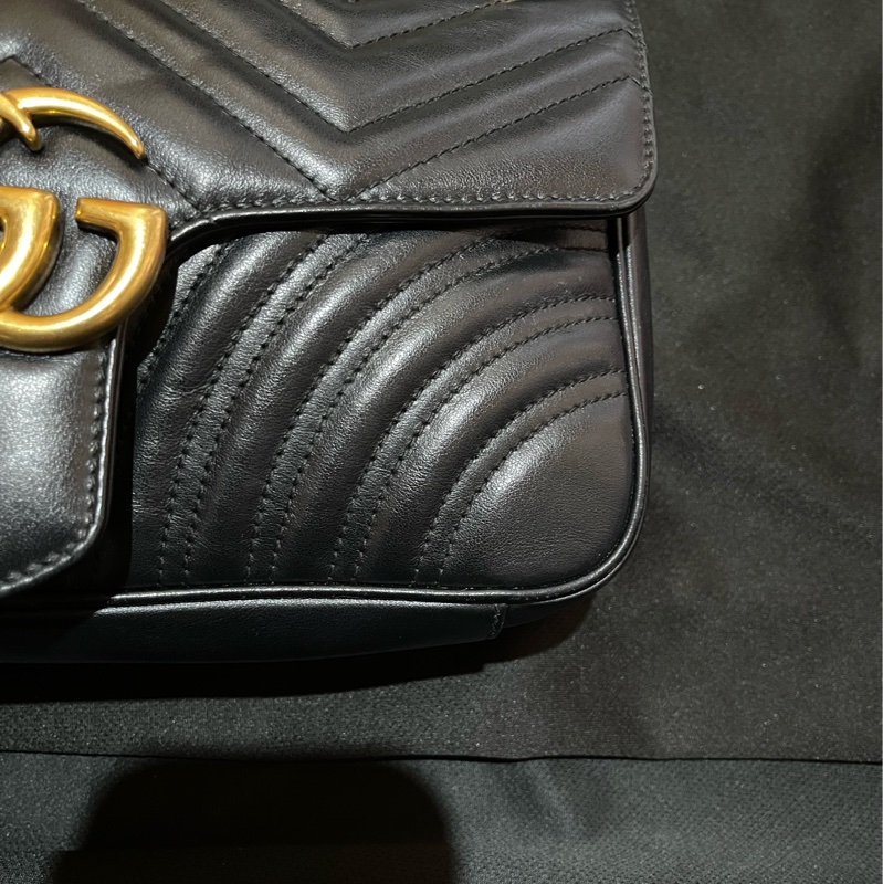 Gucci MARMONT馬夢系列 26cm金釦黑側背包-28