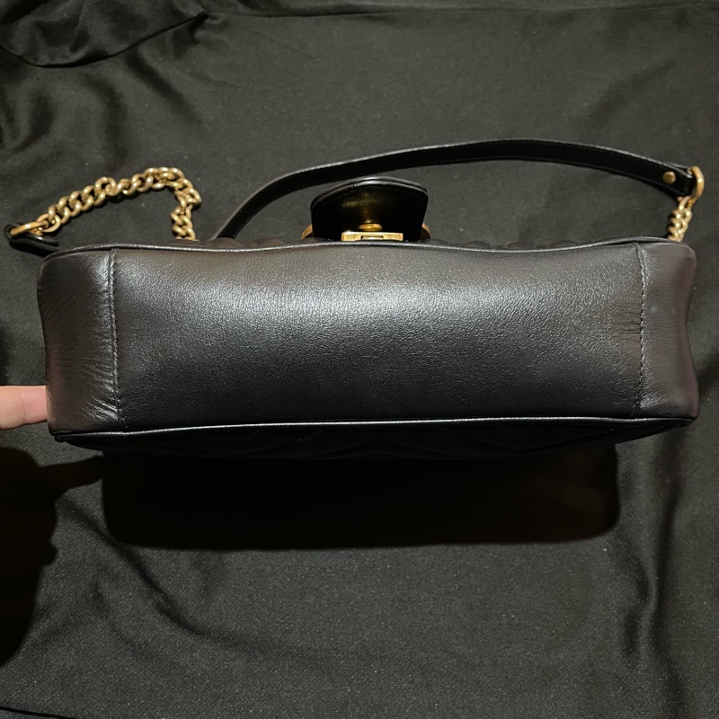 Gucci MARMONT馬夢系列 26cm金釦黑側背包-32