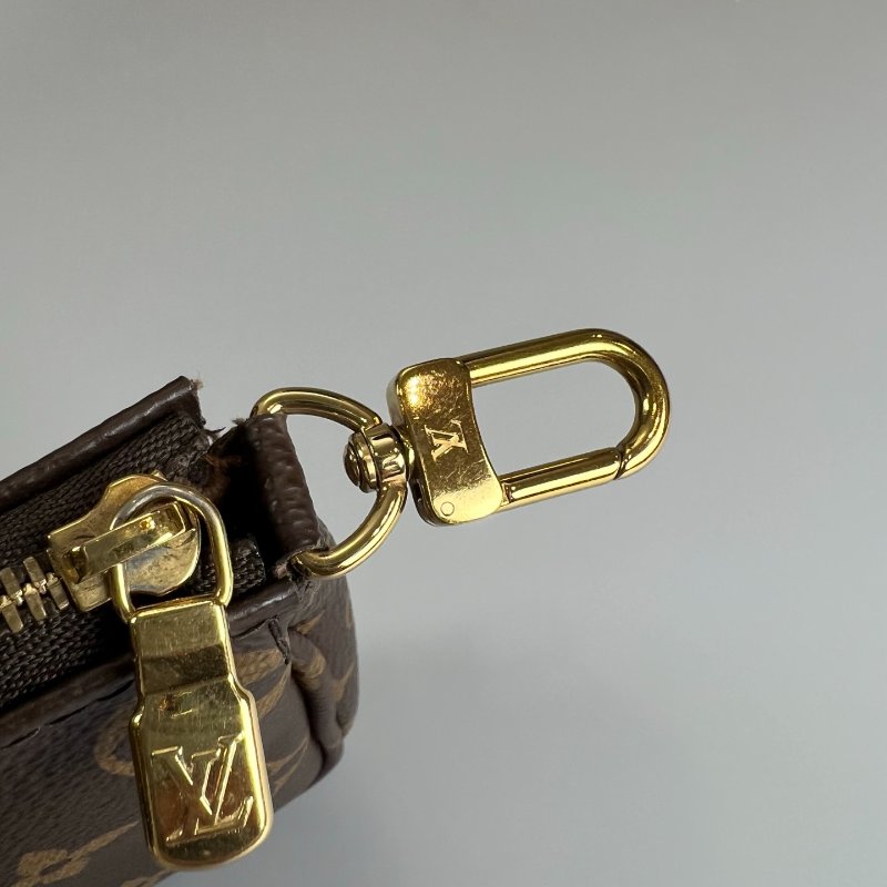 LV M44840 粉色五合一 斜背包-9