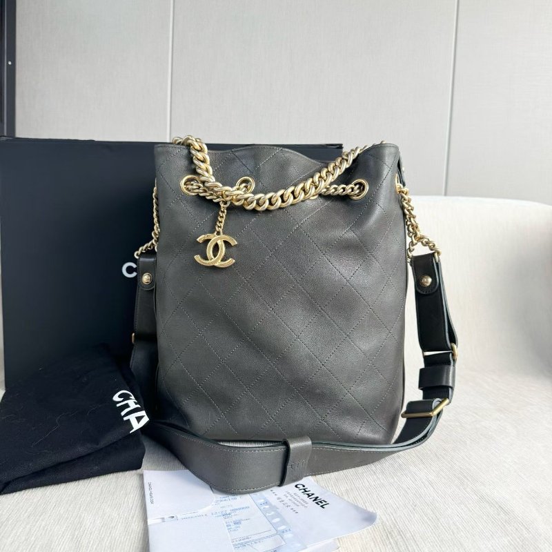 Chanel 軍綠色肩背嬉皮水桶包 22*29*12 99新配件塵袋 購證 盒子-2