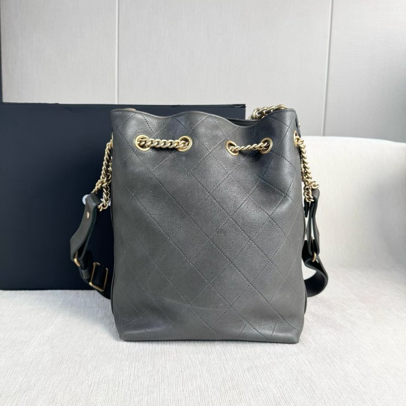 Chanel 軍綠色肩背嬉皮水桶包 22*29*12 99新配件塵袋 購證 盒子-4
