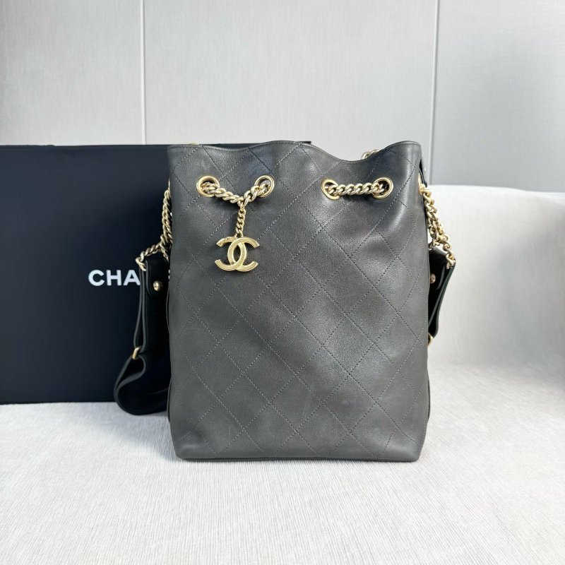 Chanel 軍綠色肩背嬉皮水桶包 22*29*12 99新配件塵袋 購證 盒子-5