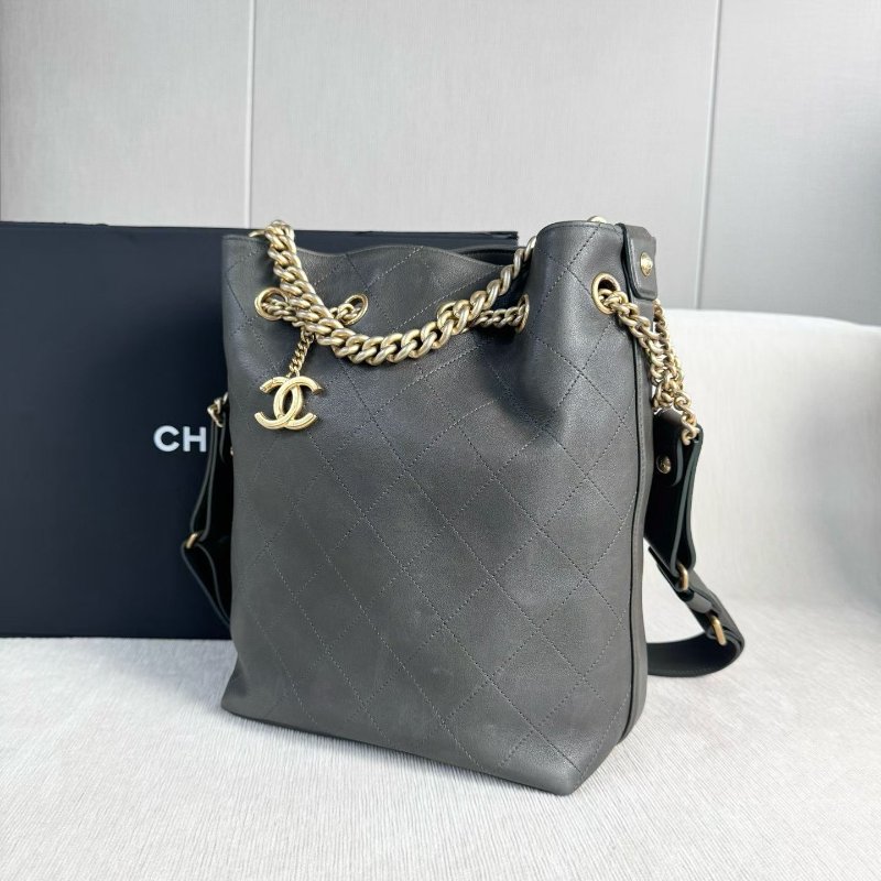 Chanel 軍綠色肩背嬉皮水桶包 22*29*12 99新配件塵袋 購證 盒子-6