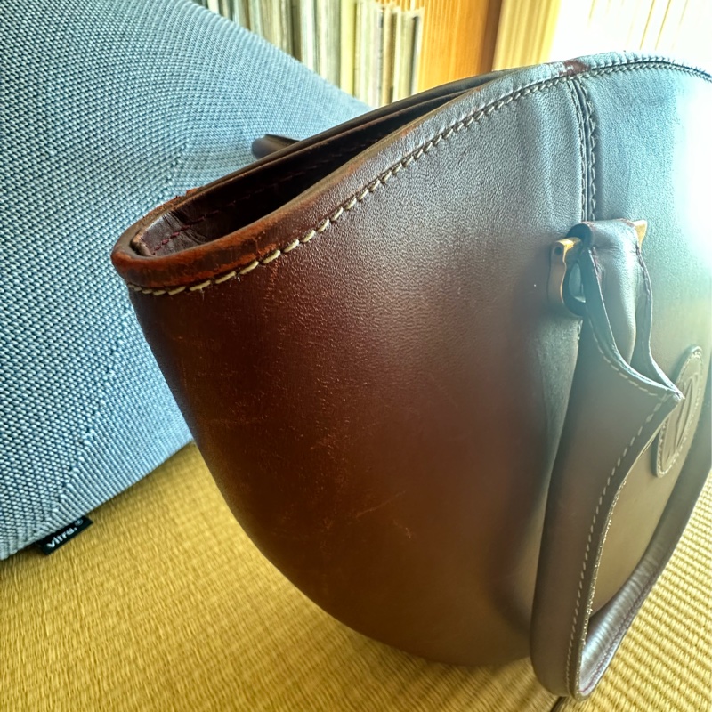 【商品名稱】 【正品 Vintage】Cartier 卡地亞 經典酒紅美洲豹雙C壓印金邊手提包/水餃包/扇形包-1