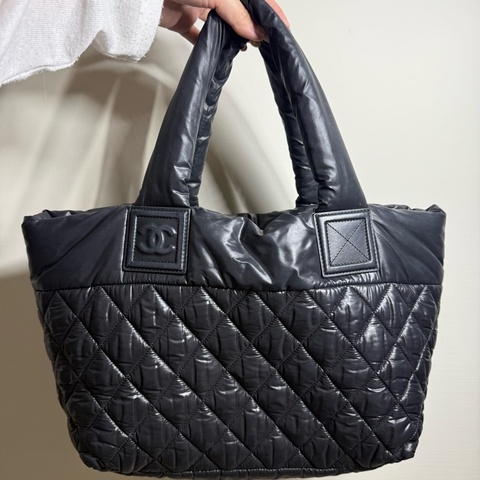 Chanel Coco Cocoon 滑雪系列羽絨感空氣包托特包