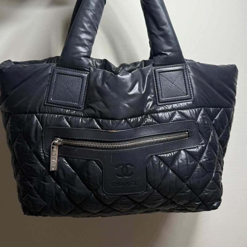Chanel Coco Cocoon 滑雪系列羽絨感空氣包托特包-7
