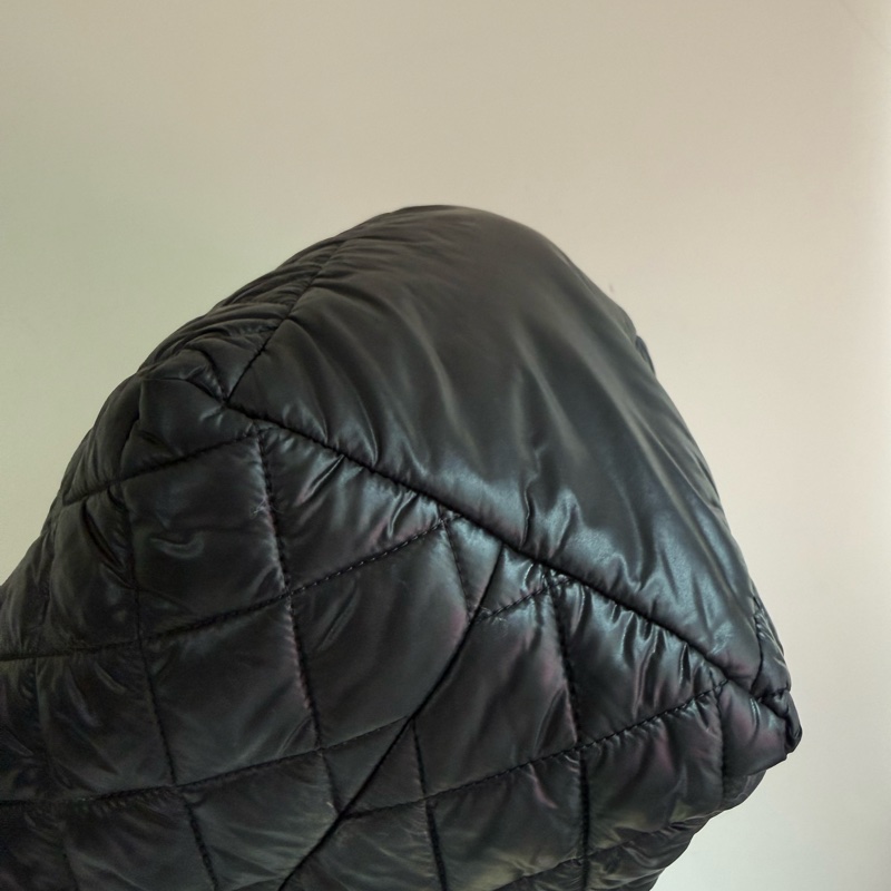 Chanel Coco Cocoon 滑雪系列羽絨感空氣包托特包-9