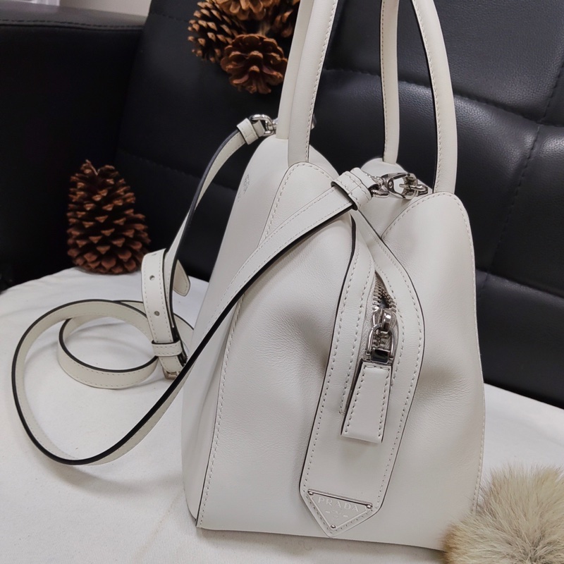 Prada 普拉達 白色牛皮保齡球手提斜挎包 27x17x14-3