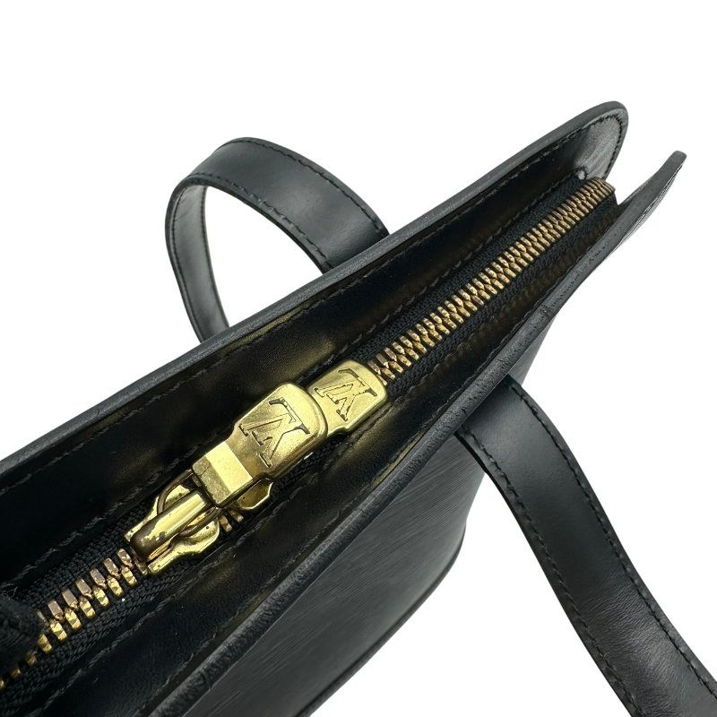 【美收精品】LOUIS VUITTON 黑色皮革水波紋手提包 C-511【隔月月中將轉賣至日本 上架期限30天】-5