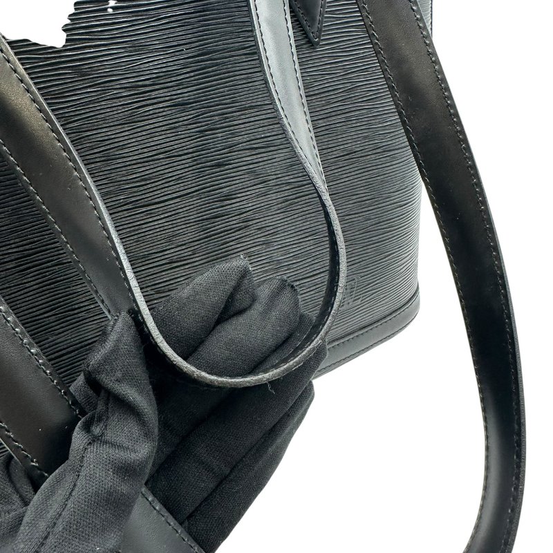 【美收精品】LOUIS VUITTON 黑色皮革水波紋手提包 C-511【隔月月中將轉賣至日本 上架期限30天】-8