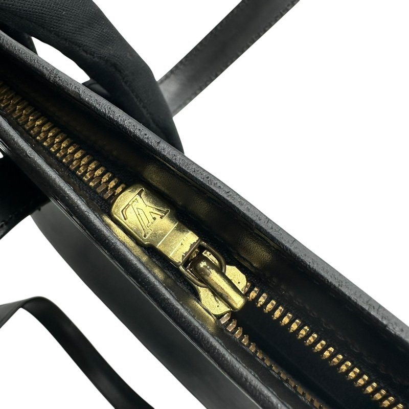 【美收精品】LOUIS VUITTON 黑色皮革水波紋手提包 C-511【隔月月中將轉賣至日本 上架期限30天】-9