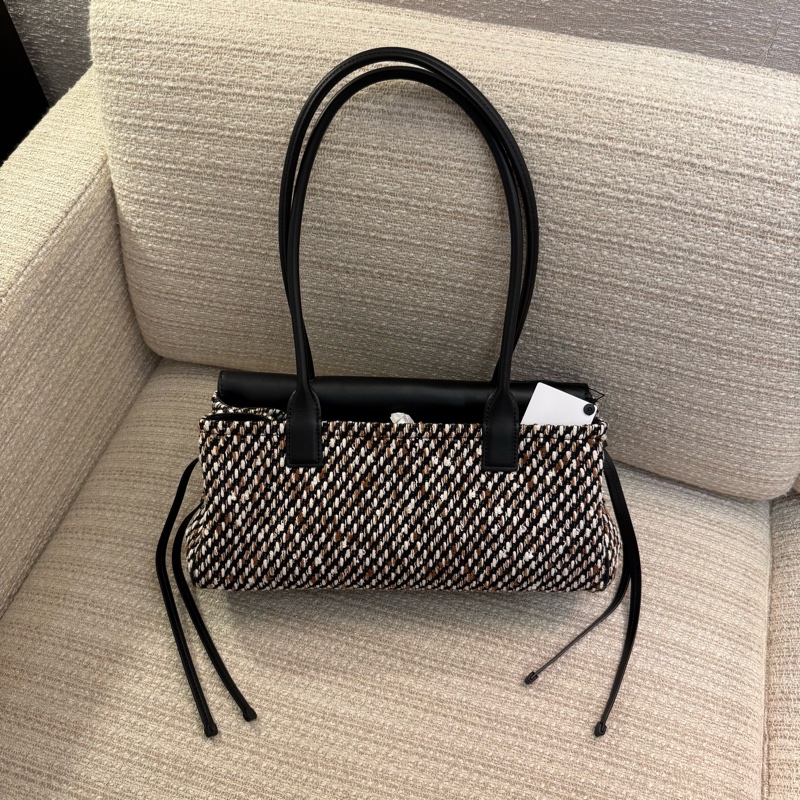 Chanel 26S Tweed 毛呢 法棍包-1