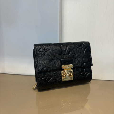 LV 黑牛皮壓紋Metis 短夾 M80880