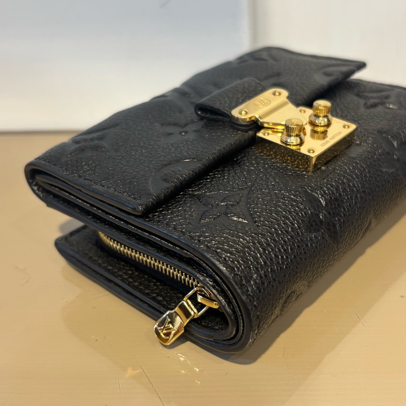 LV 黑牛皮壓紋Metis 短夾 M80880-6