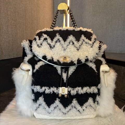 CHANEL 限量款幾何圖騰毛毛後背包
