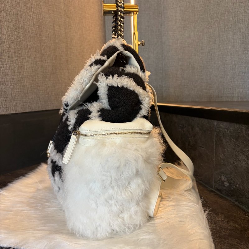 CHANEL 限量款幾何圖騰毛毛後背包-1