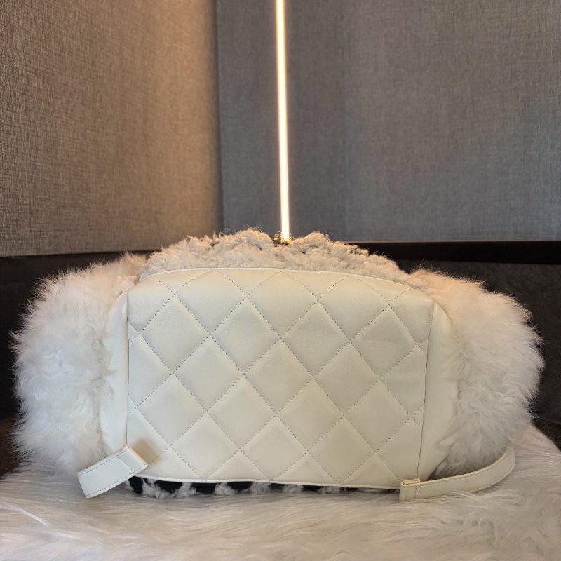 CHANEL 限量款幾何圖騰毛毛後背包-3
