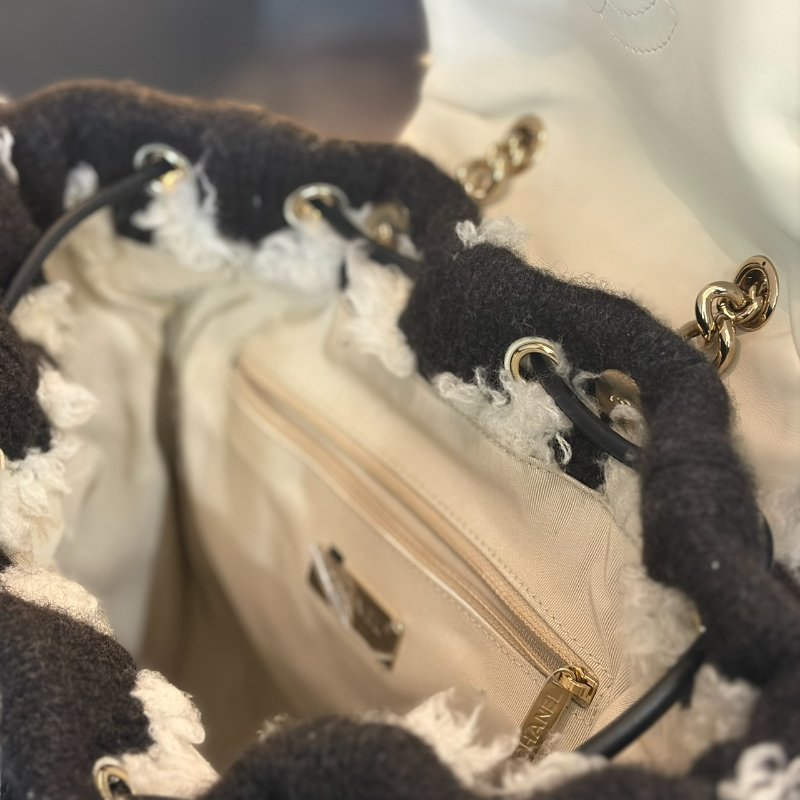 CHANEL 限量款幾何圖騰毛毛後背包-4